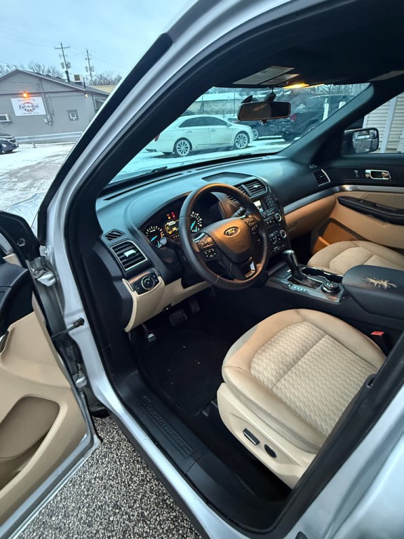 2017 Ford Explorer Image 16