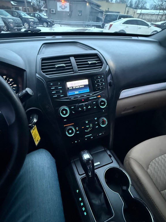 2017 Ford Explorer Image 21