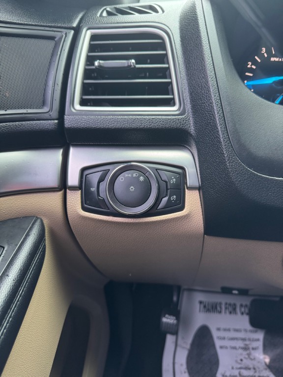 2017 Ford Explorer Image 21