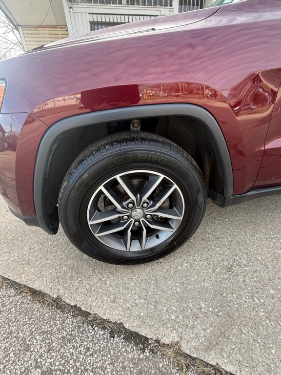 2017 Jeep Grand Cherokee Image 12