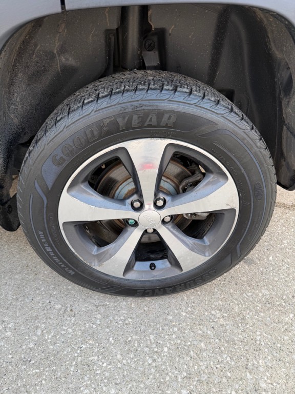 2019 Jeep Cherokee Image 14