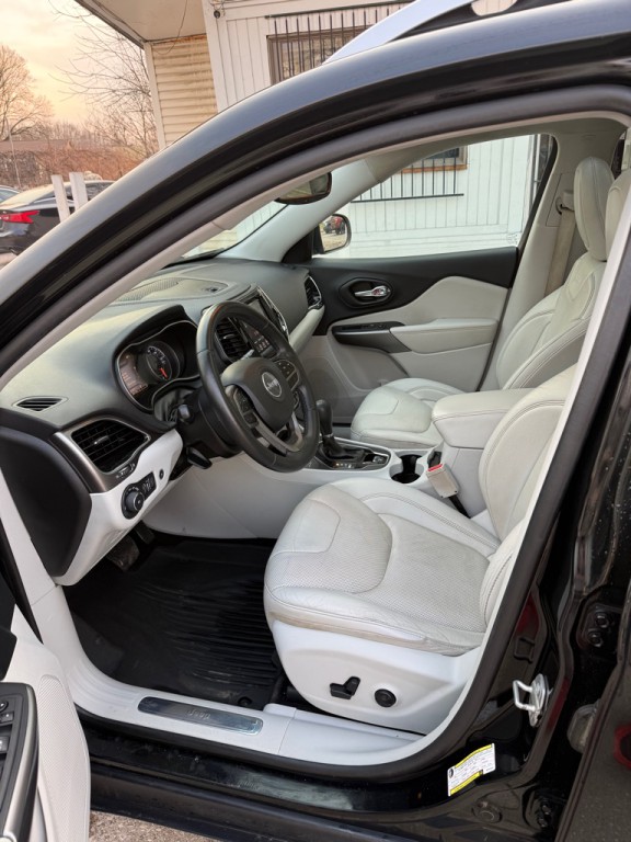 2019 Jeep Cherokee Image 16