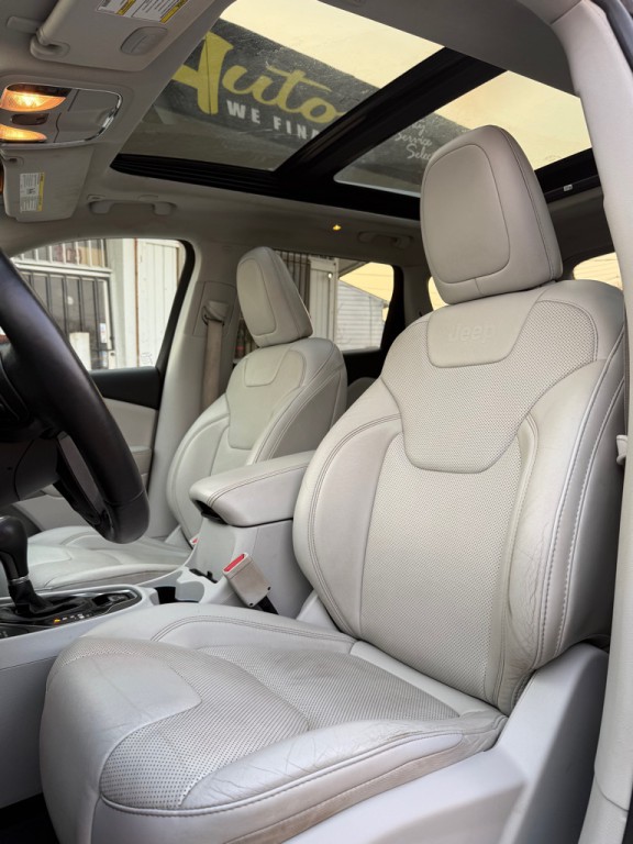 2019 Jeep Cherokee Image 17