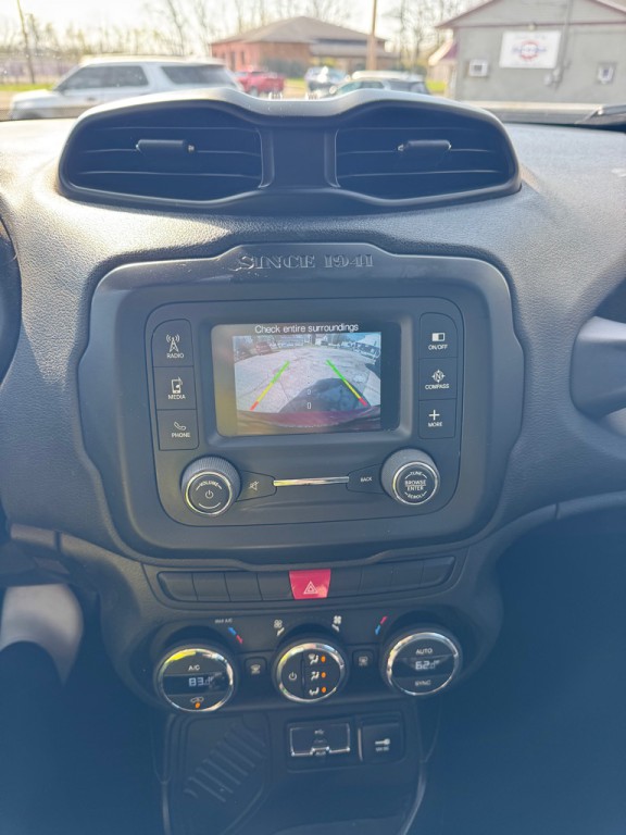 2015 Jeep Renegade Image 20