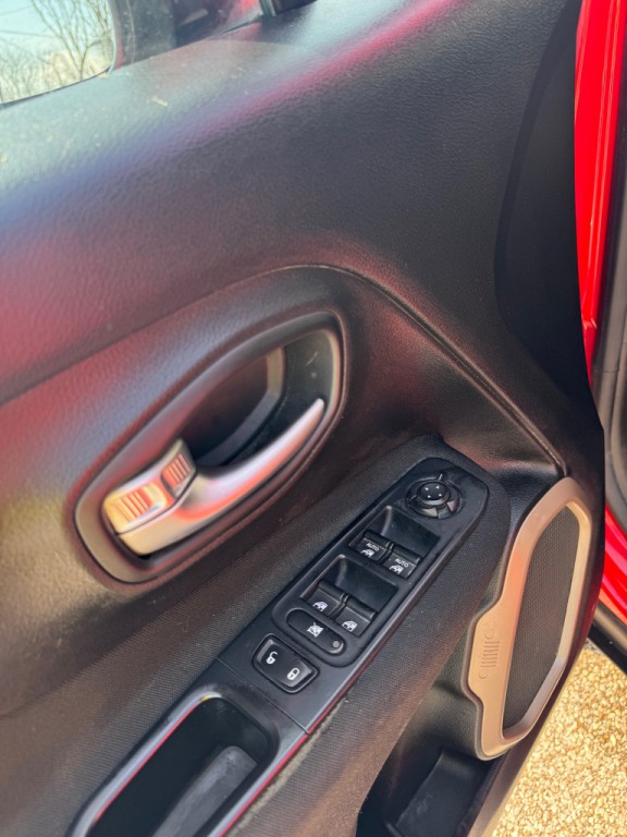 2015 Jeep Renegade Image 25