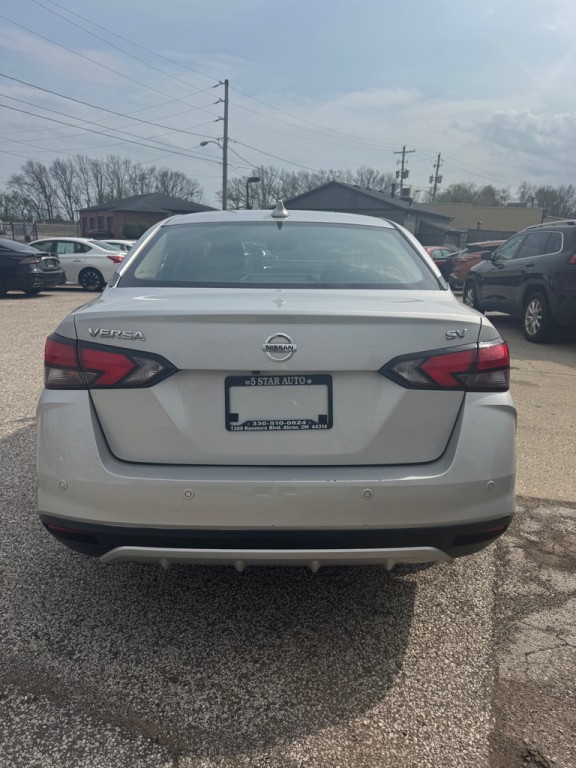 2021 Nissan Versa Image 4