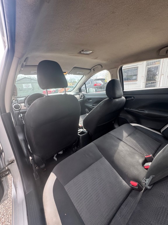 2021 Nissan Versa Image 16