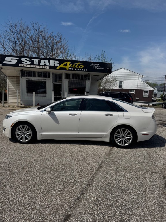 2016 Lincoln MKZ Image 2