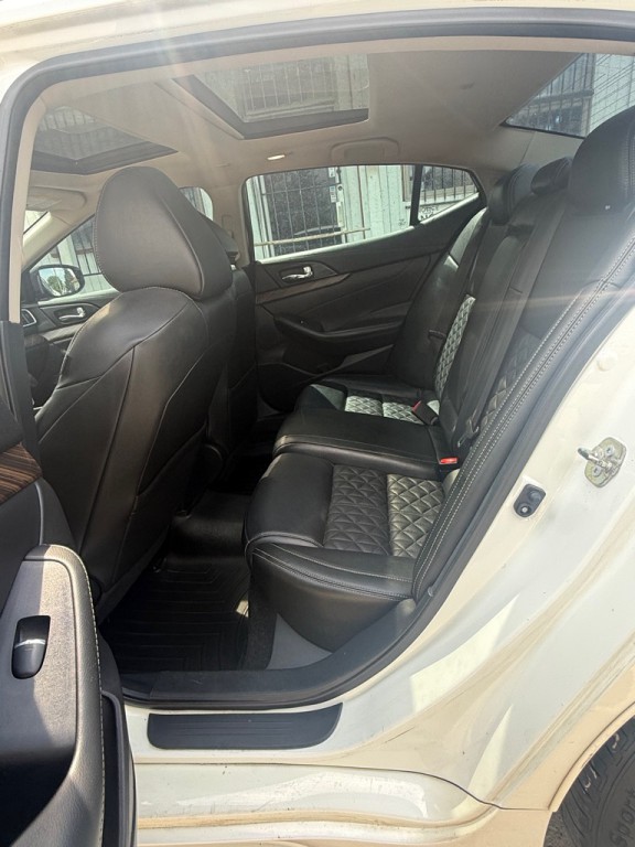2017 Nissan Maxima Image 10