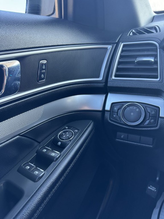 2017 Ford Explorer Image 19