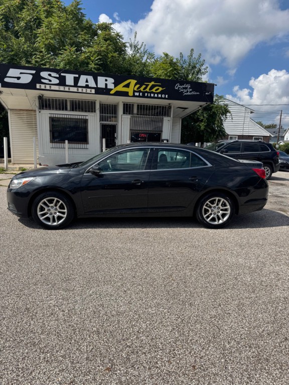 2013 Chevrolet Malibu Image 2