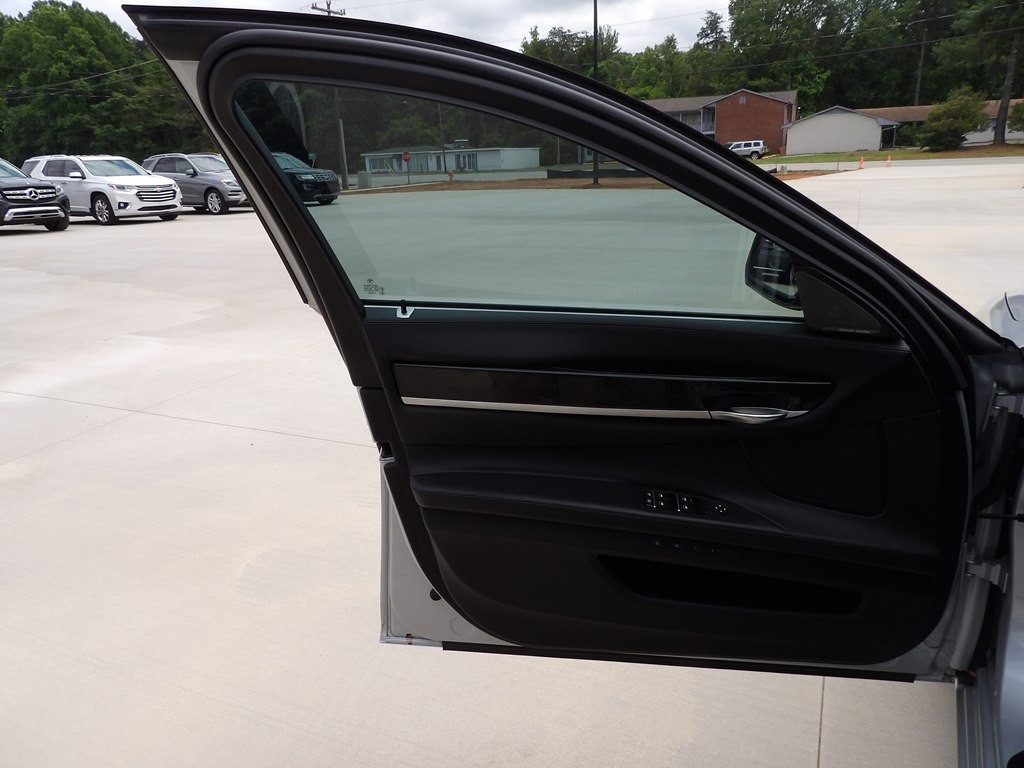 2015 BMW 7 Series Image 9