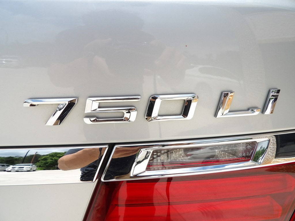 2015 BMW 7 Series Image 28