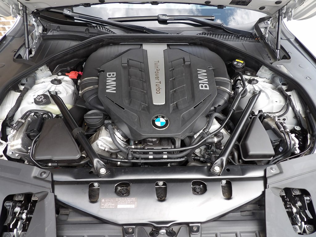 2015 BMW 7 Series Image 29