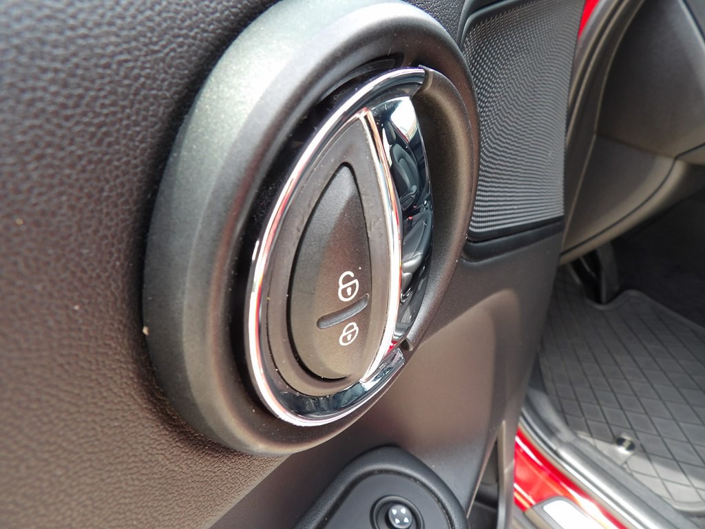 2021 MINI Cooper Image 11