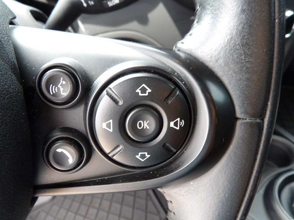 2021 MINI Cooper Image 16