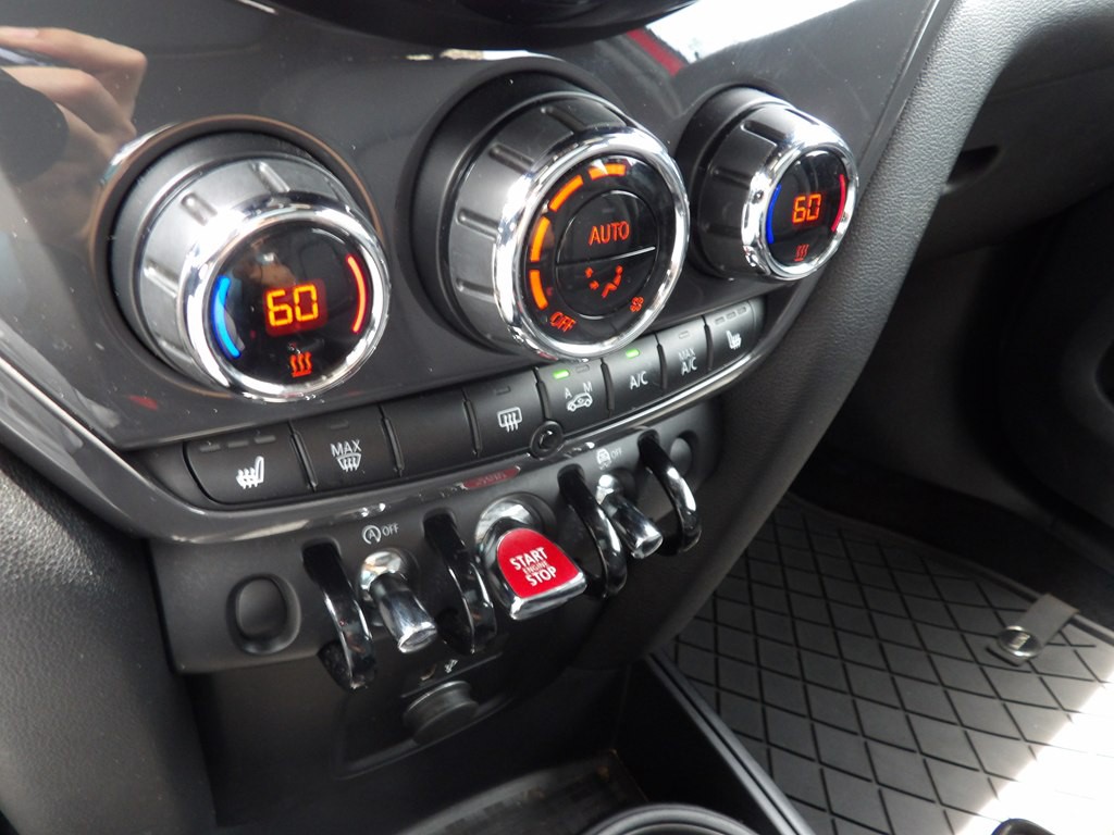 2021 MINI Cooper Image 21