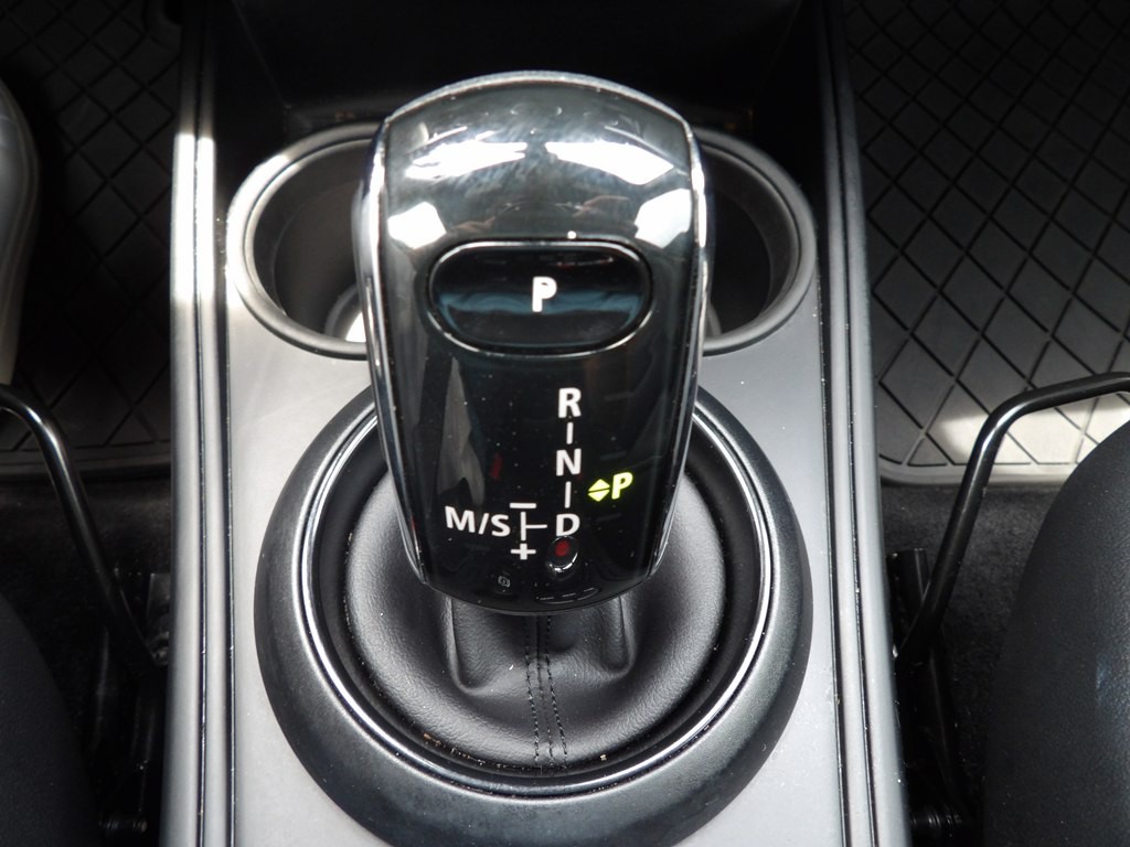 2021 MINI Cooper Image 25
