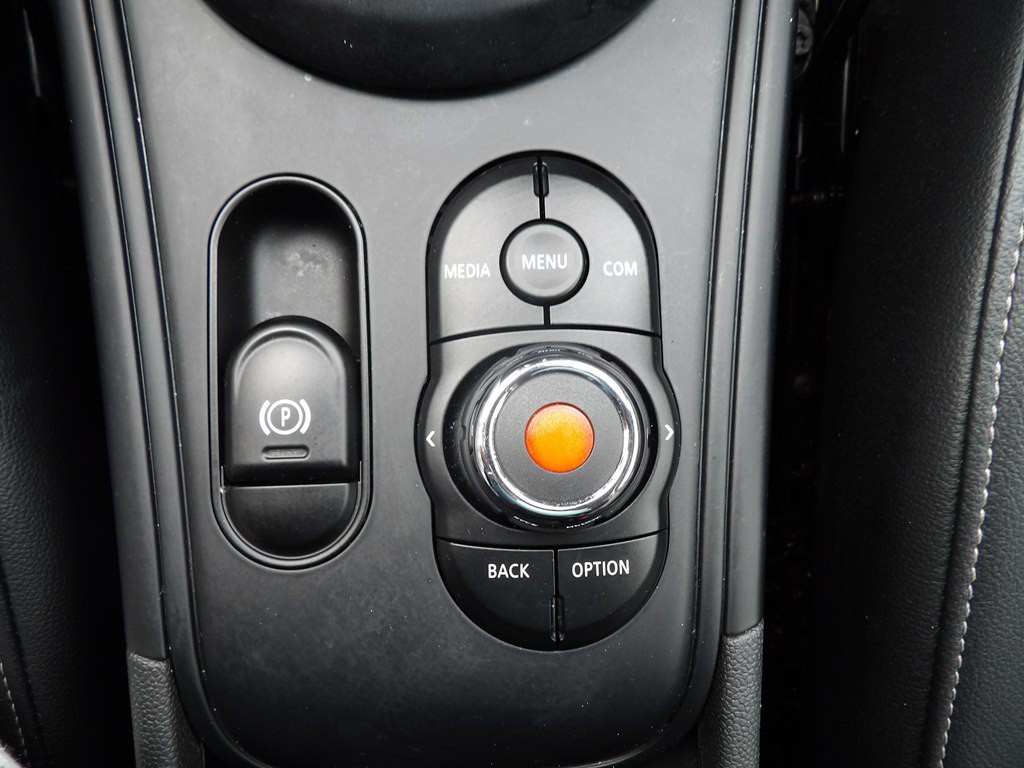 2021 MINI Cooper Image 26