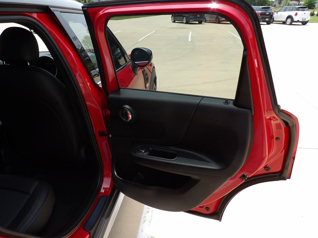 2021 MINI Cooper Image 31