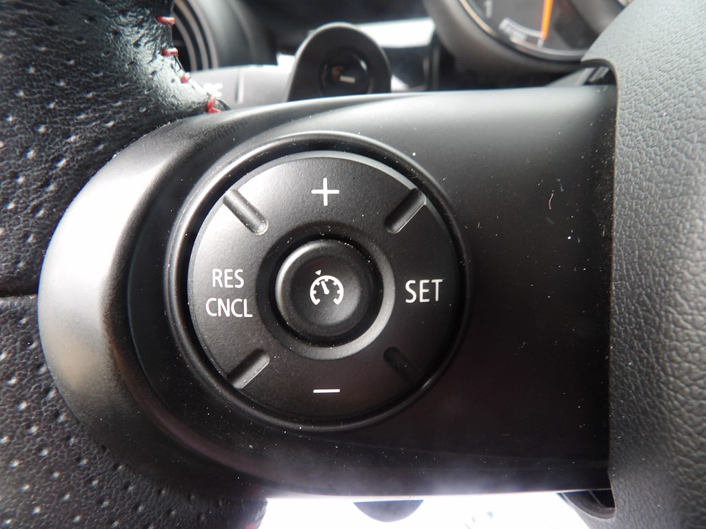 2019 MINI Cooper Image 17