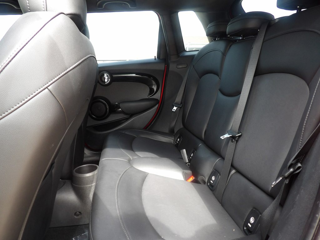 2019 MINI Cooper Image 32