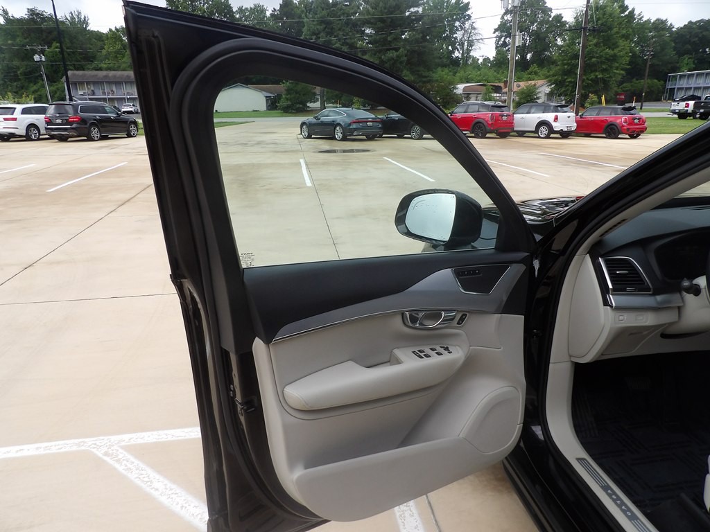 2017 Volvo XC90 Image 8