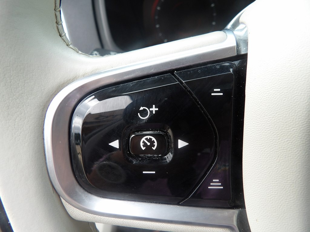 2017 Volvo XC90 Image 16