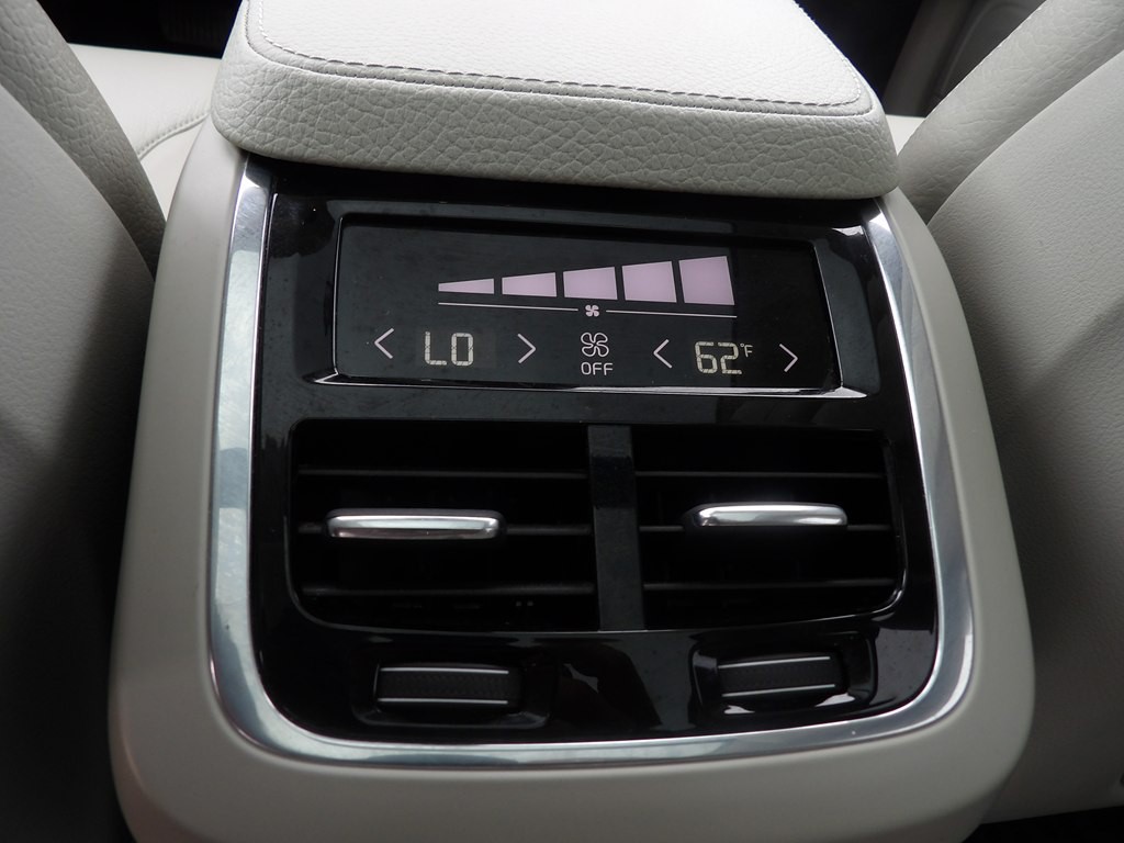 2017 Volvo XC90 Image 27