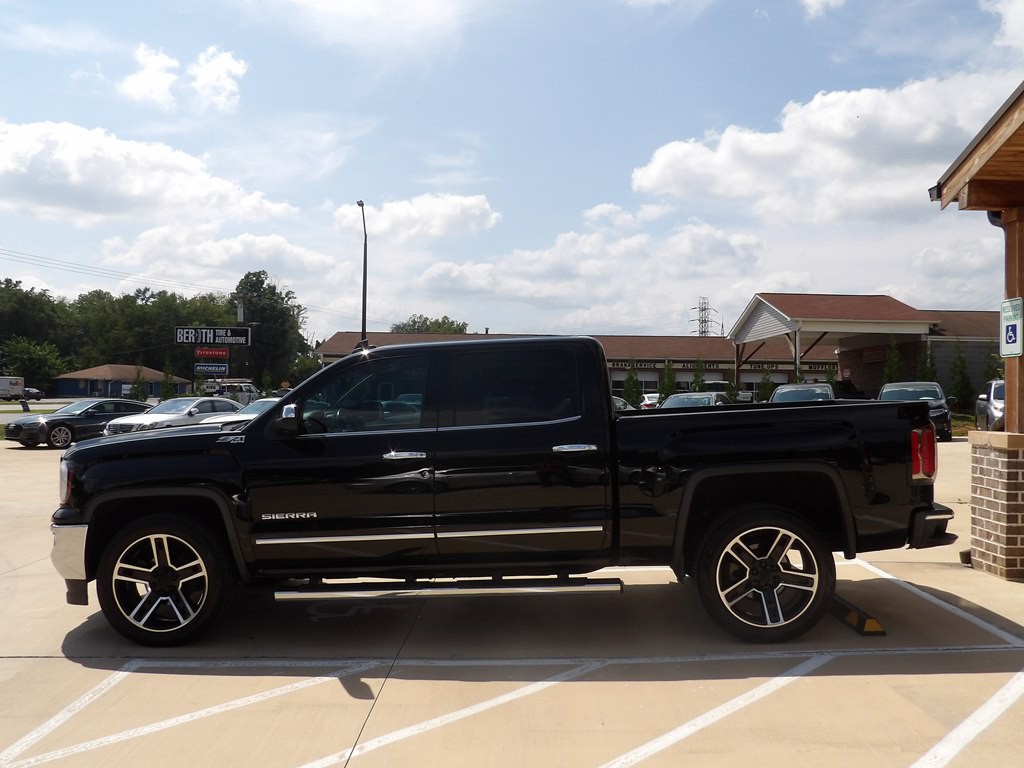 2018 GMC Sierra Image 2