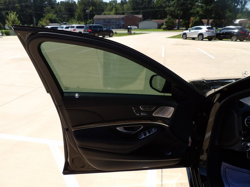 2015 Mercedes-Benz S-Class Image 9