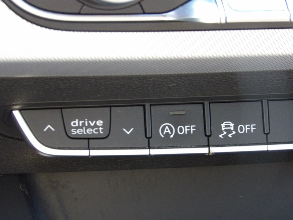 2017 Audi A4 Image 26
