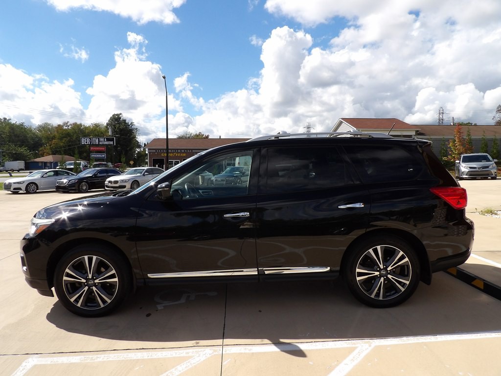 2018 Nissan Pathfinder Image 2