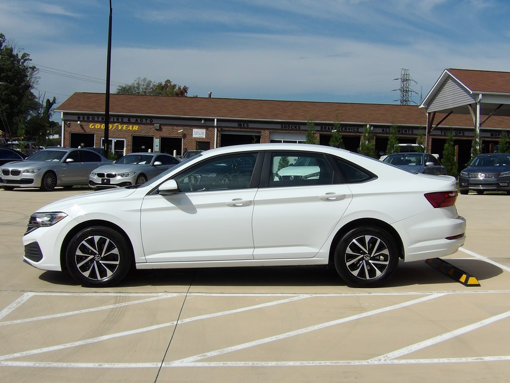 2024 Volkswagen Jetta Image 2