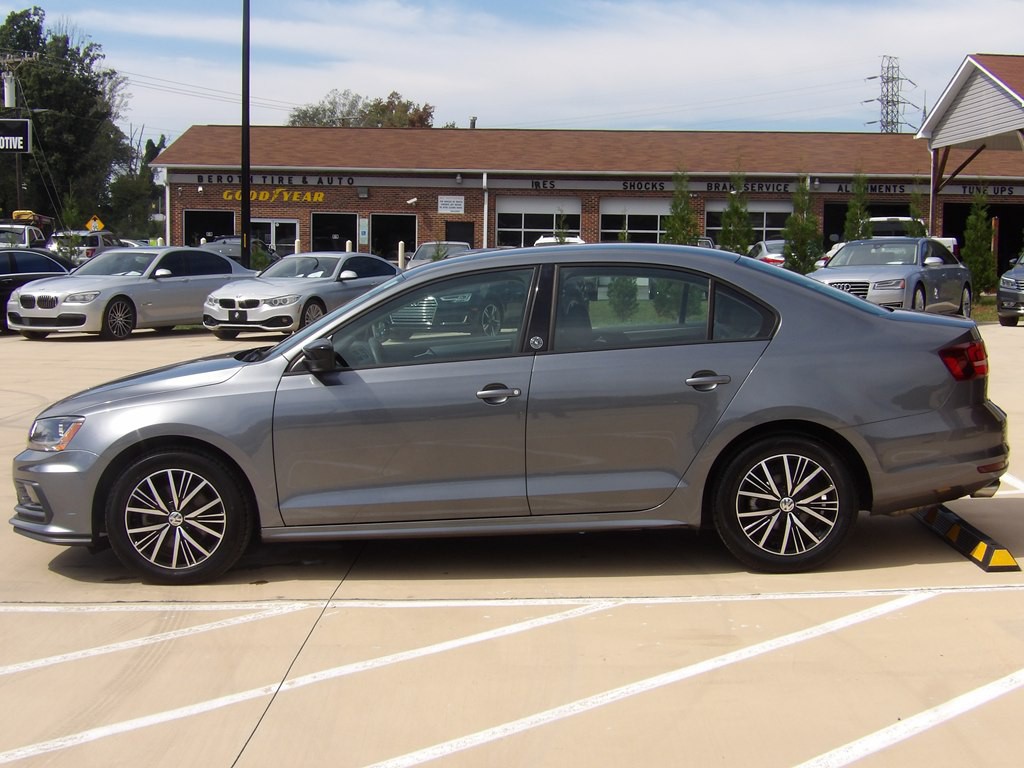 2018 Volkswagen Jetta Image 2