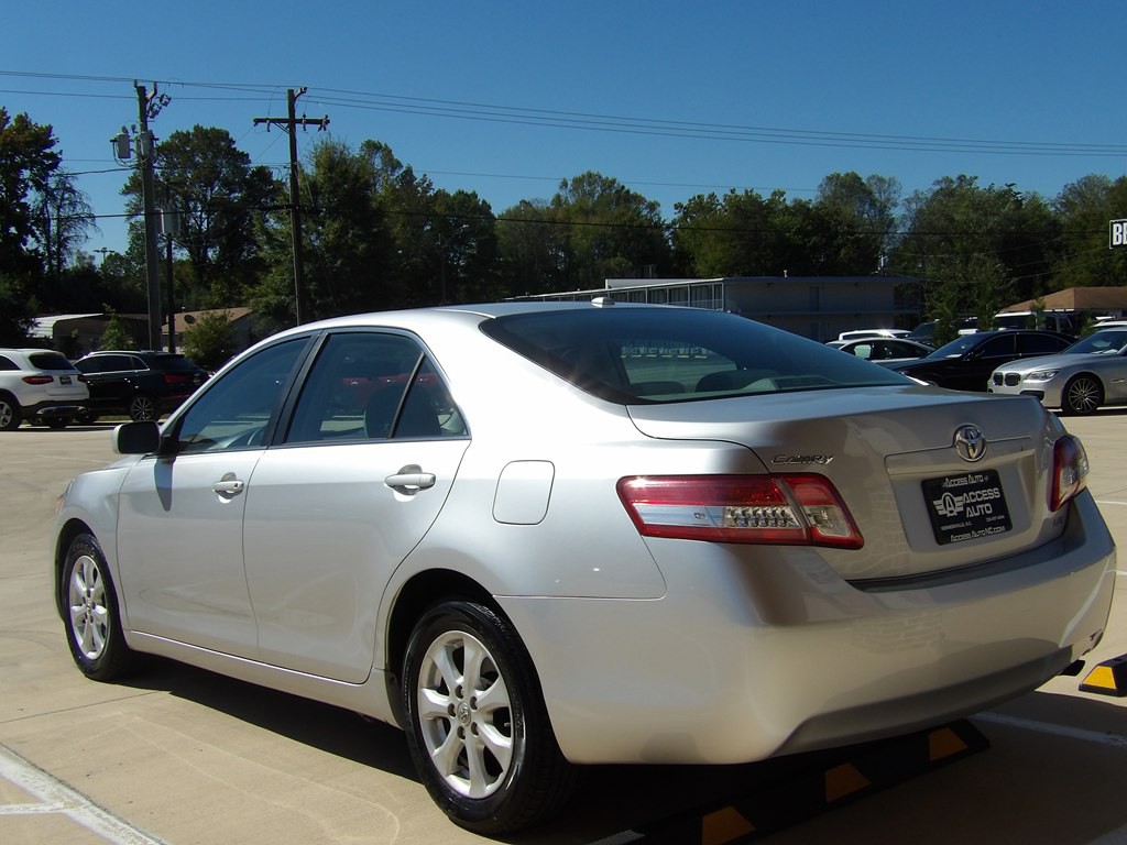 2011 Toyota Camry Image 3
