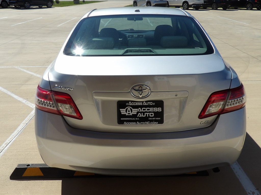 2011 Toyota Camry Image 4