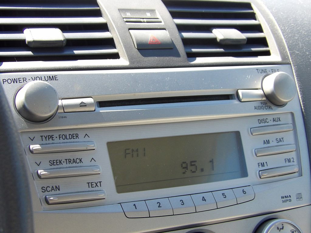 2011 Toyota Camry Image 18