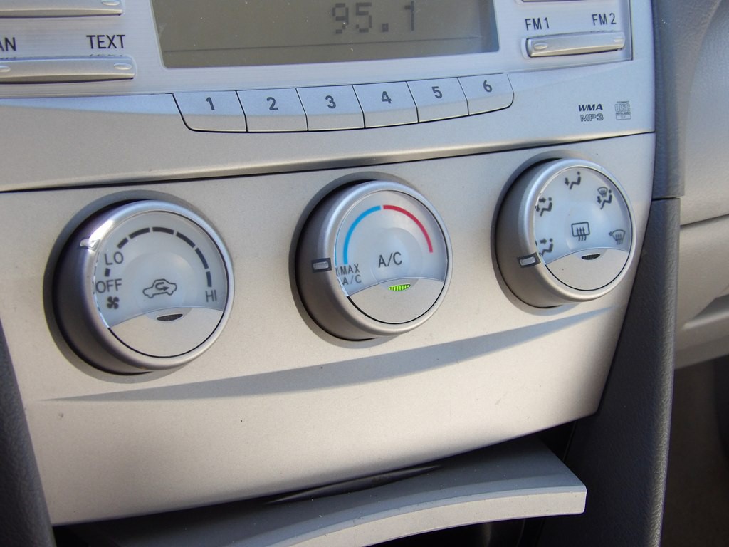 2011 Toyota Camry Image 19