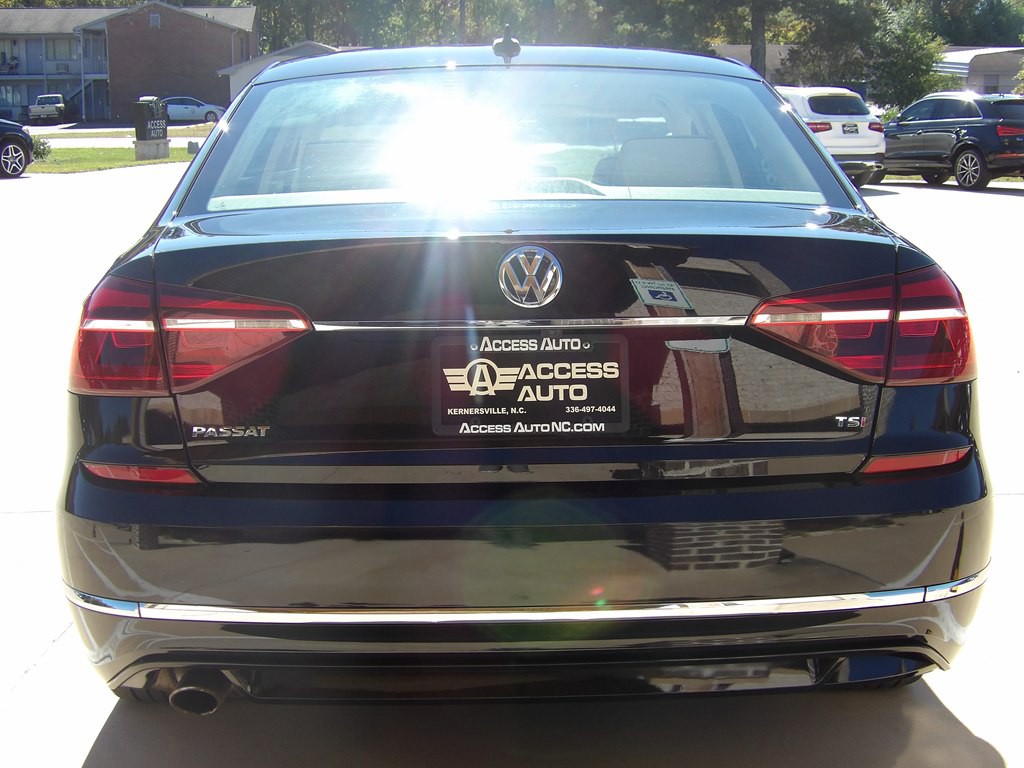 2017 Volkswagen Passat Image 7