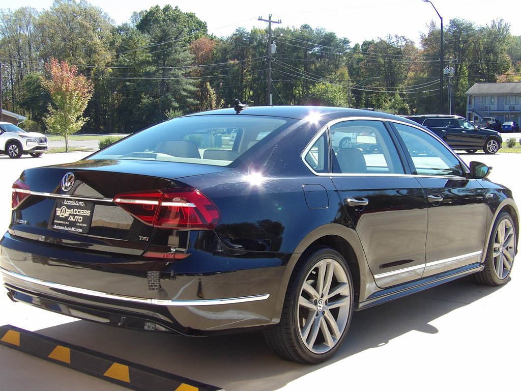 2017 Volkswagen Passat Image 8