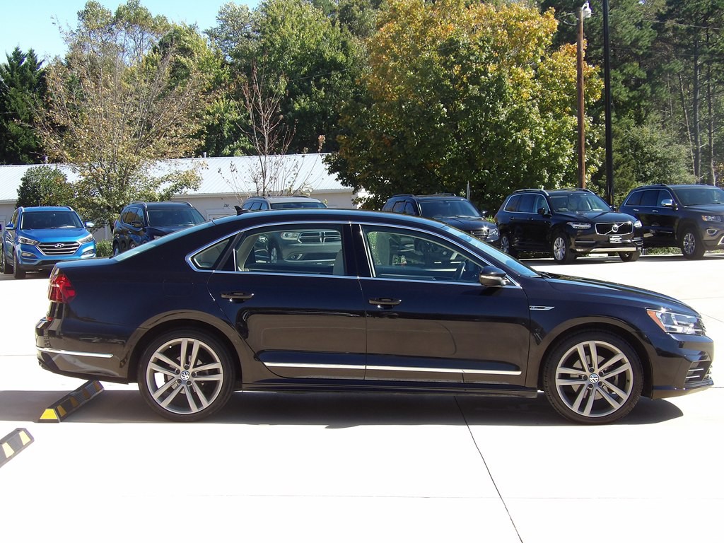 2017 Volkswagen Passat Image 9