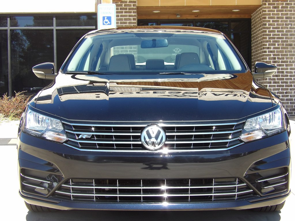 2017 Volkswagen Passat Image 11