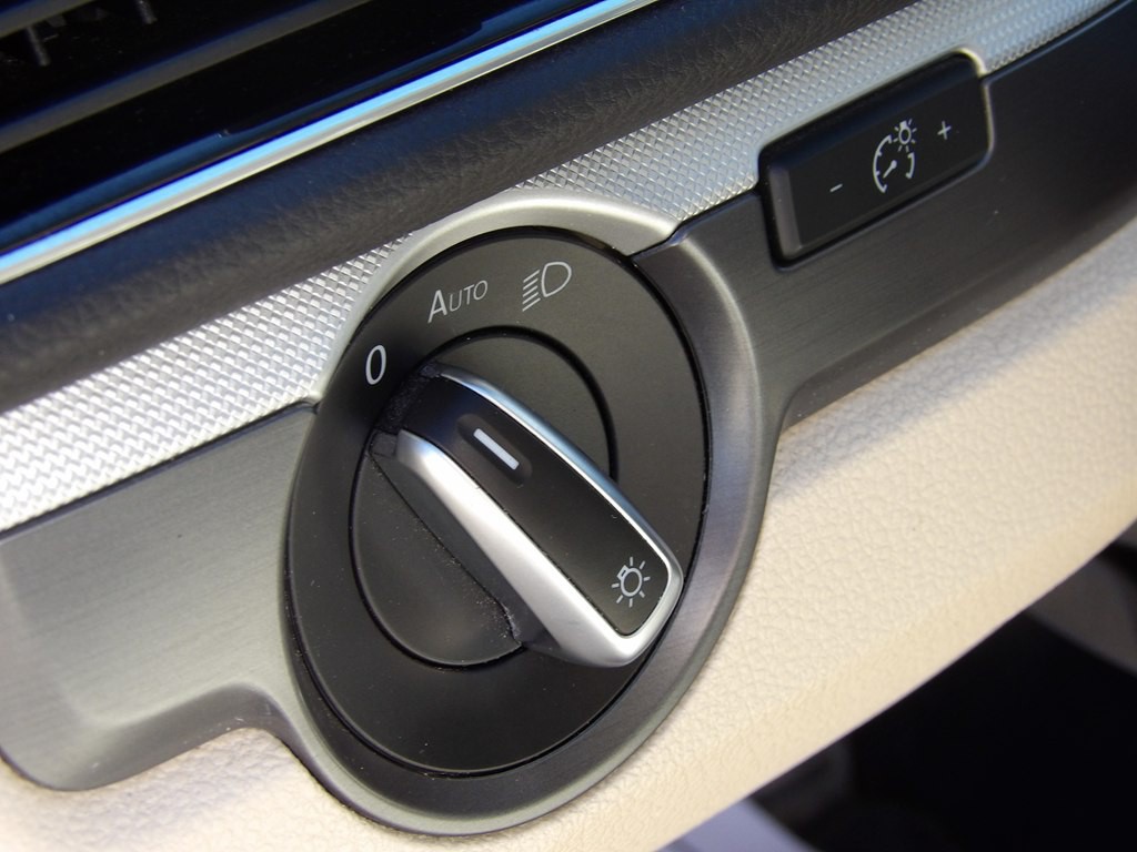 2017 Volkswagen Passat Image 15