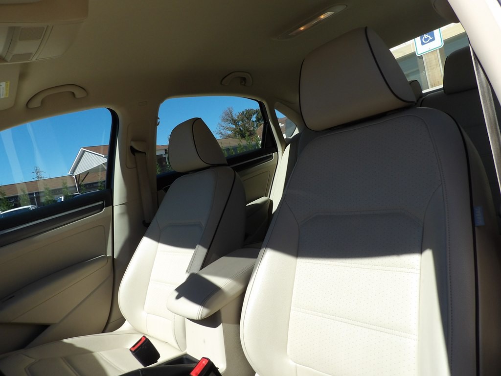 2017 Volkswagen Passat Image 17