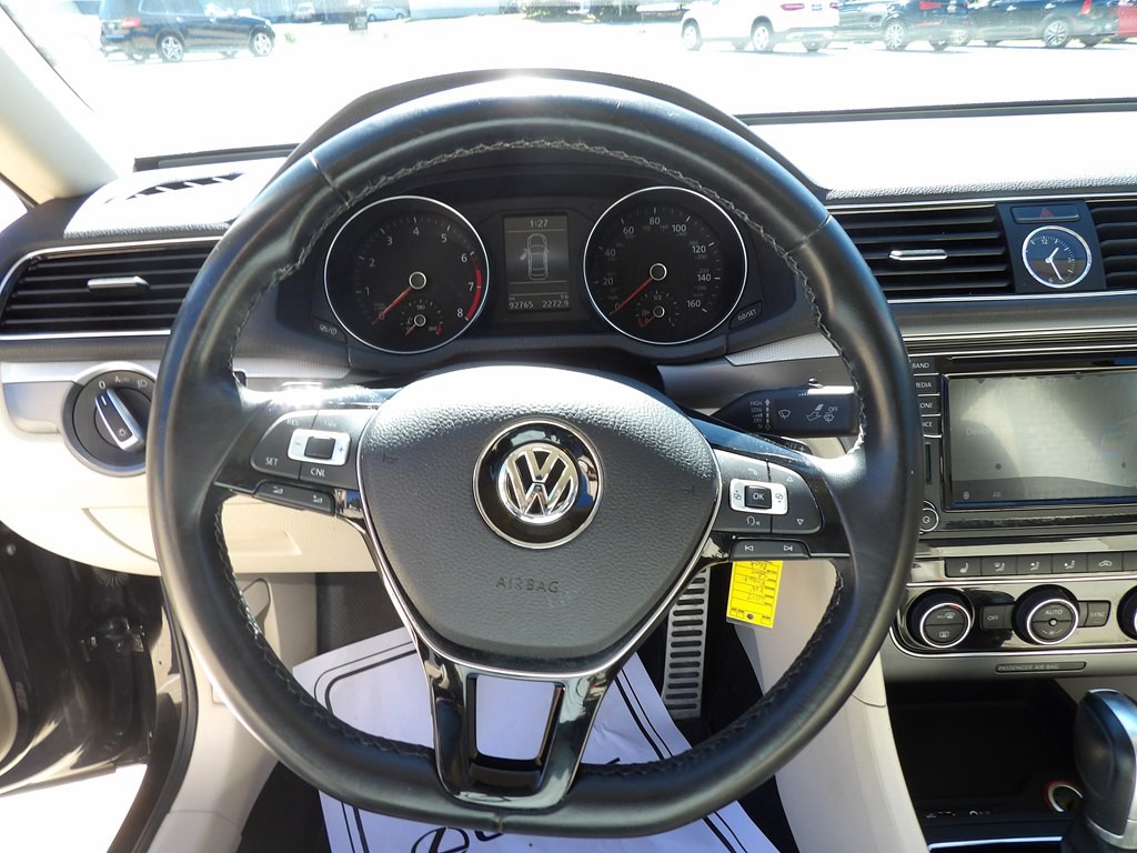 2017 Volkswagen Passat Image 18