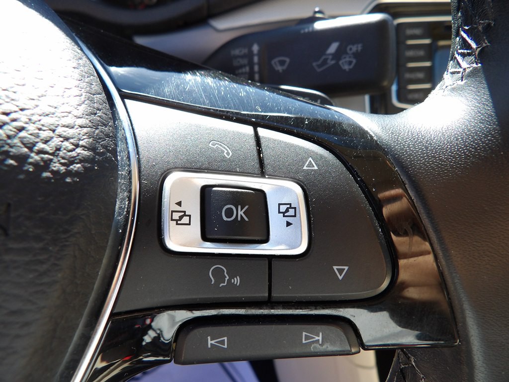 2017 Volkswagen Passat Image 19