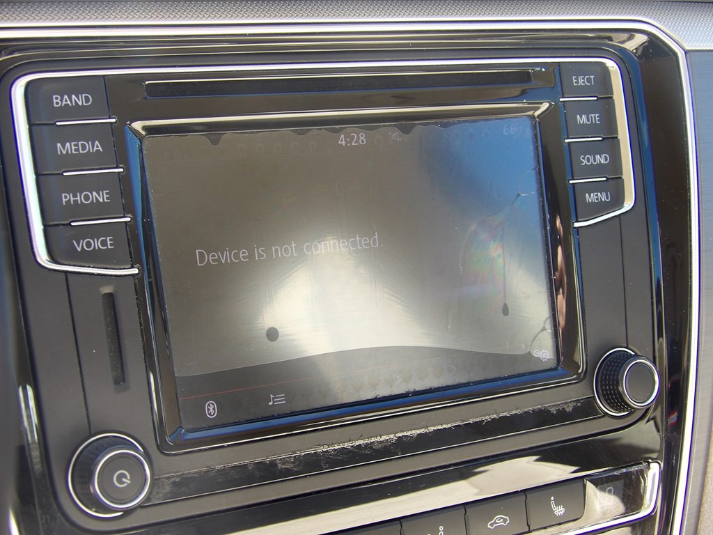 2017 Volkswagen Passat Image 23