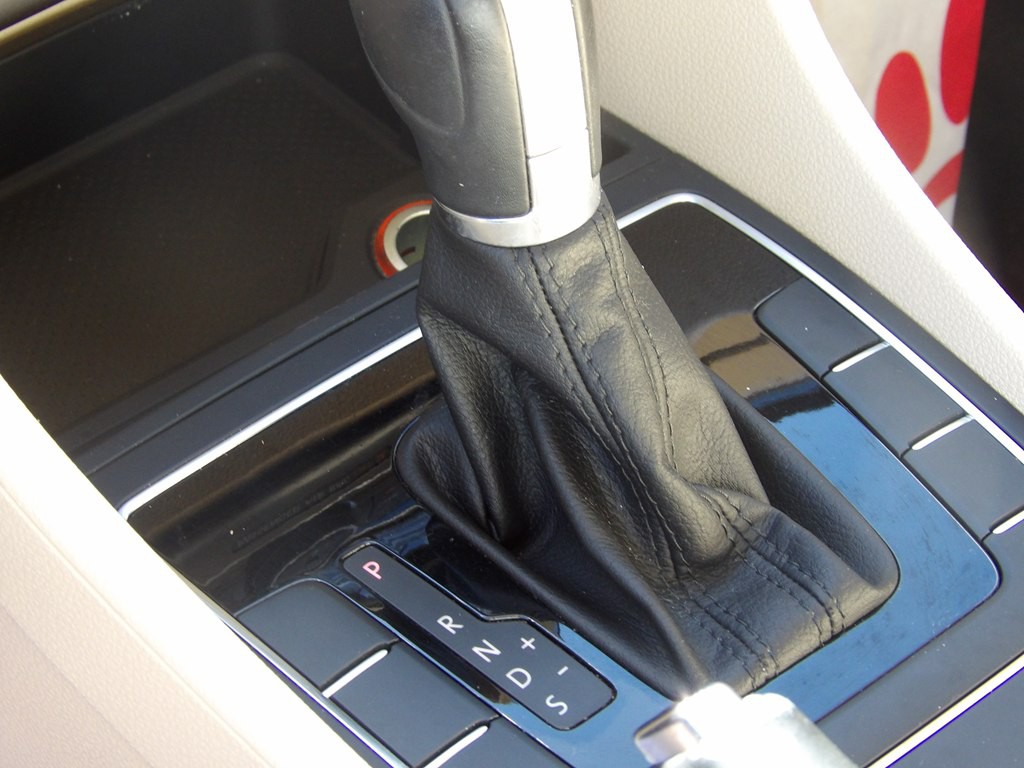 2017 Volkswagen Passat Image 25