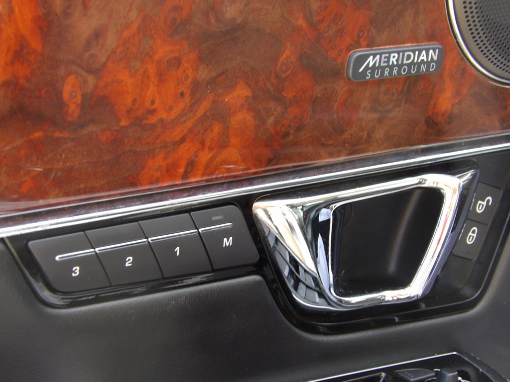 2017 Jaguar XJ Image 12